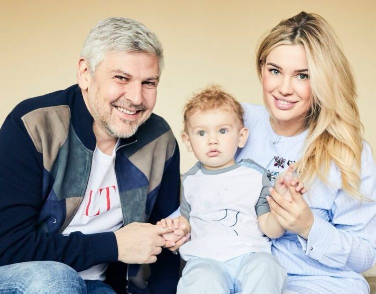 Николай Эдуардович Саркисов с семьей